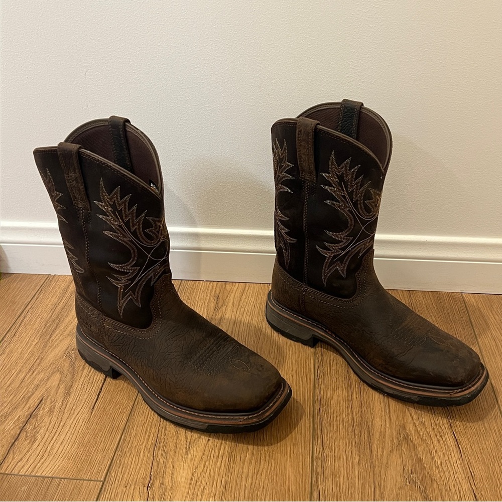 Ariat Work Boots - Men’s 9.5 EE - Leather Waterproof Square Toe